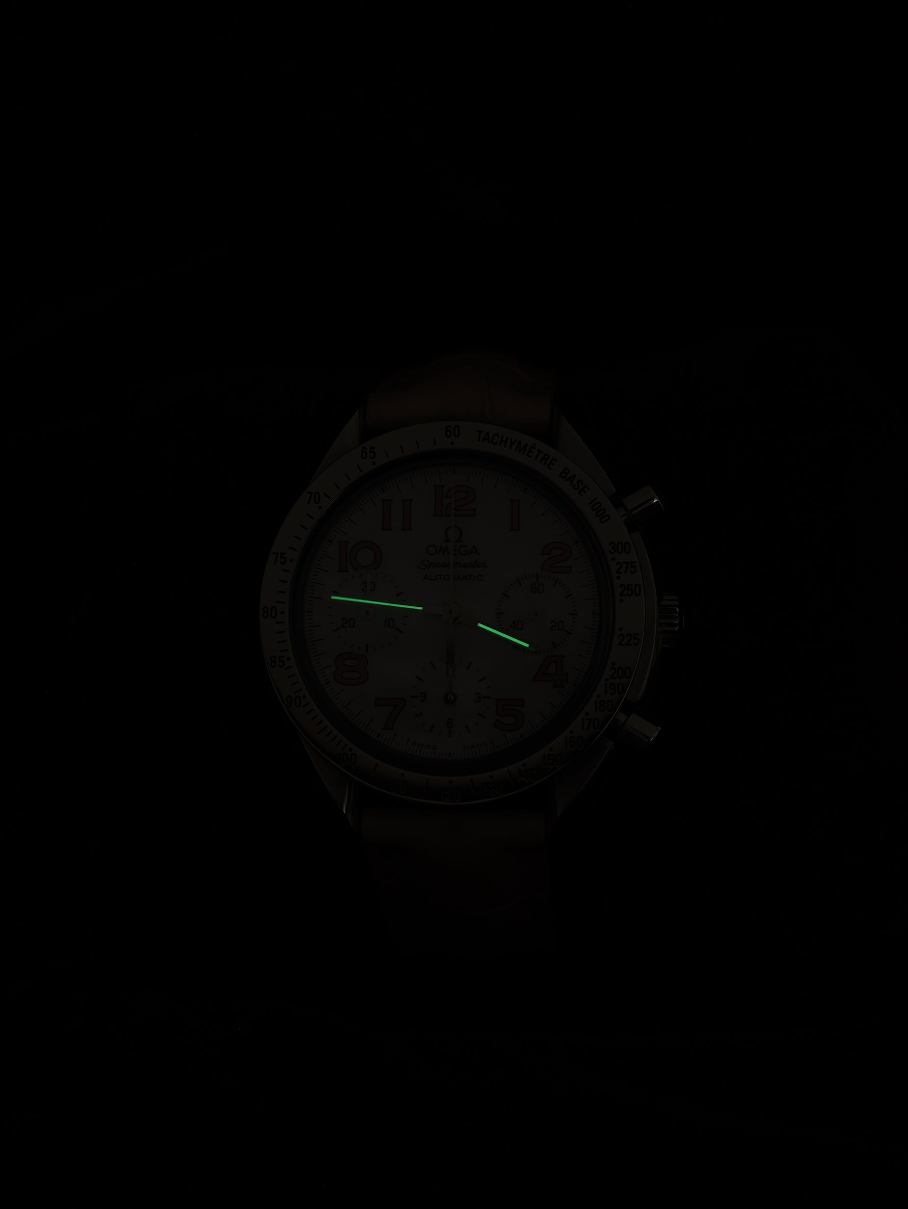Omega Speedmaster Automatic Chronograph 38mm Ref. 3834.74.34 – luminous hands and markers glowing in the dark, Super-LumiNova lume shot