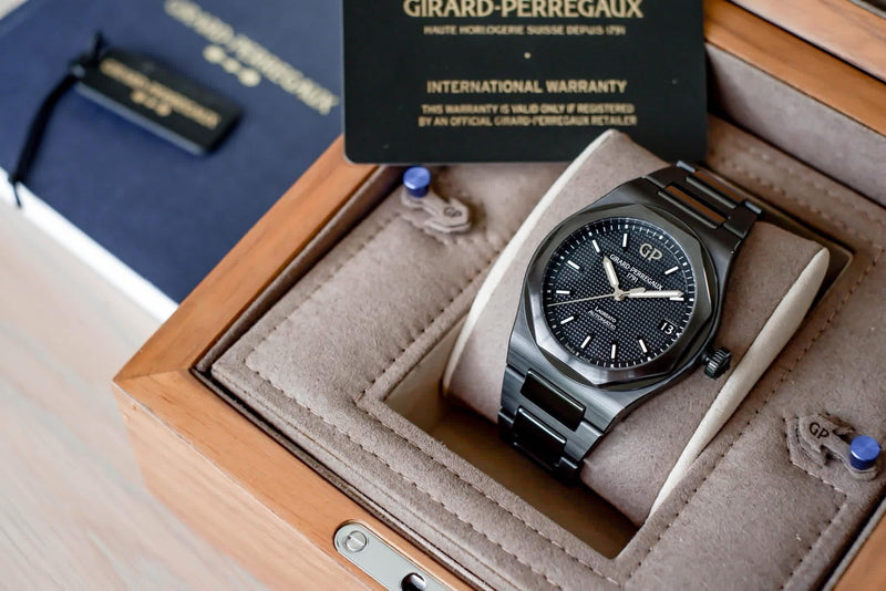 Girard-Perregaux Laureato 42 mm Black Ceramic – Ref. 81010-32-631-32A