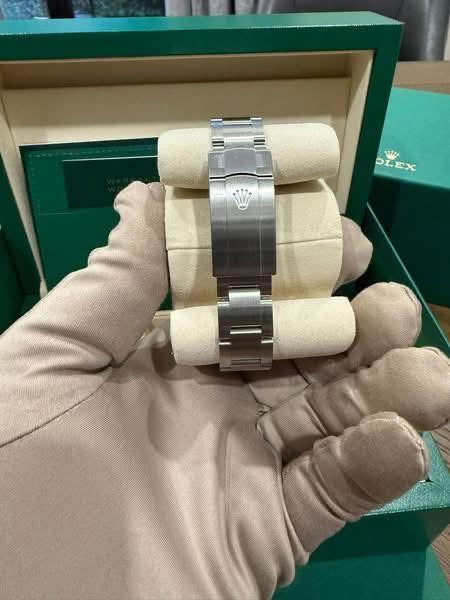 Brand New 2025 Rolex Oyster Perpetual 31mm Lavender Dial - Full Set