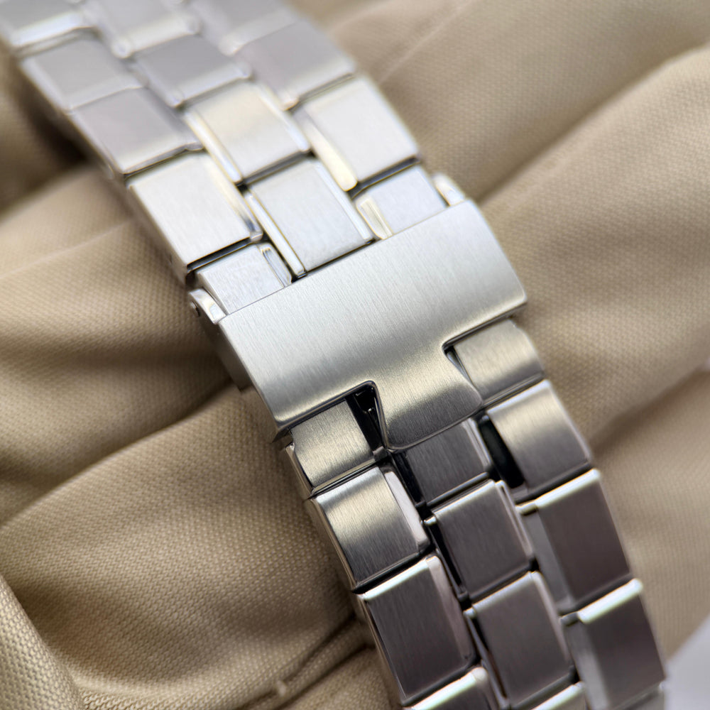 Overseas 1st Gen 37mm Silver Sigma Dial | Ref. 42042/423A-8872