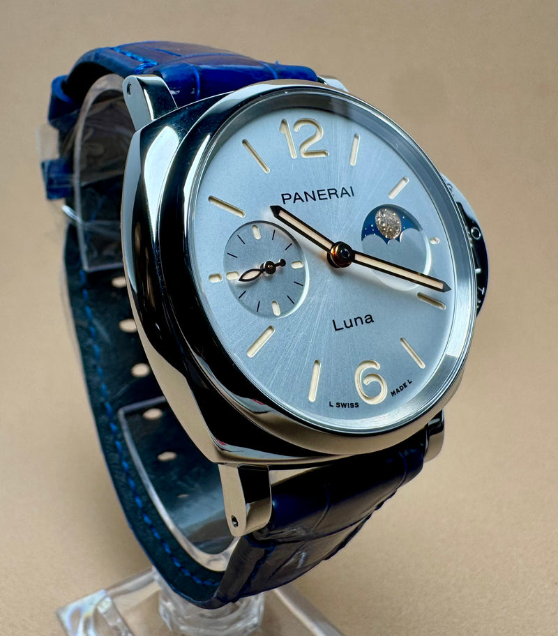 Panerai Luminor Due Luna
38mm Complete Set with Extra Brand New Strap