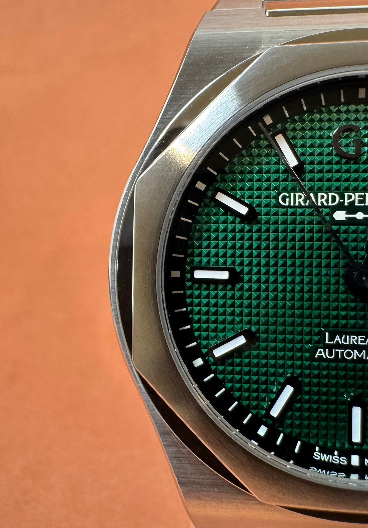 Girard-Perregaux Laureato 42mm Green Dial | Ref. 81010-11-3153-1CM