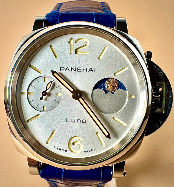 Panerai Luminor Due Luna
38mm Complete Set with Extra Brand New Strap