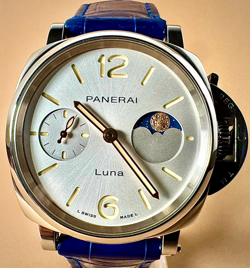 Panerai Luminor Due Luna
38mm Complete Set with Extra Brand New Strap