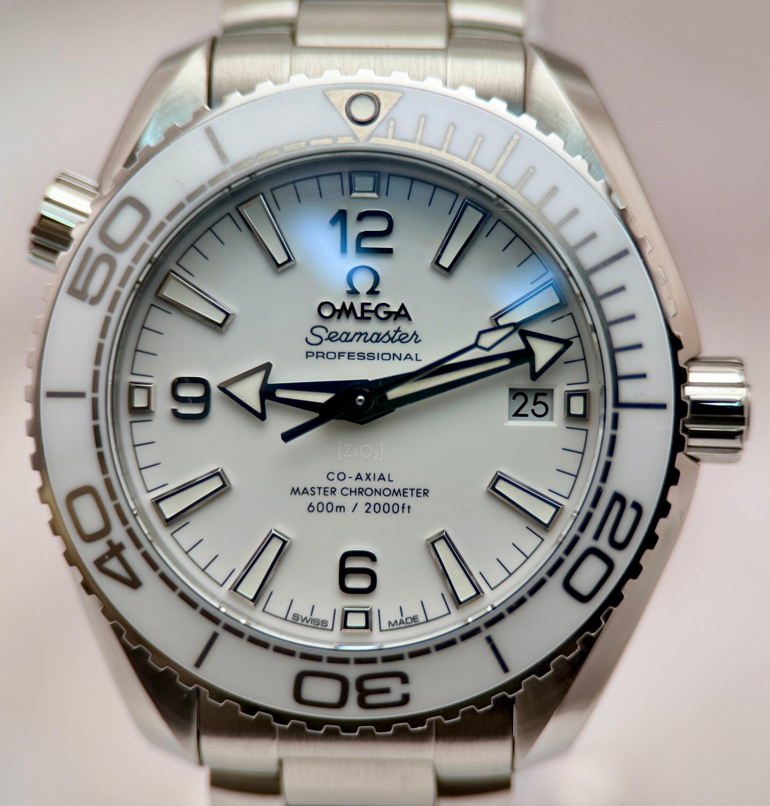 Seamaster Planet Ocean 600M 39.5mm White Ceramic | Ref. 215.30.40.20.04.001 | 2019 Full Set