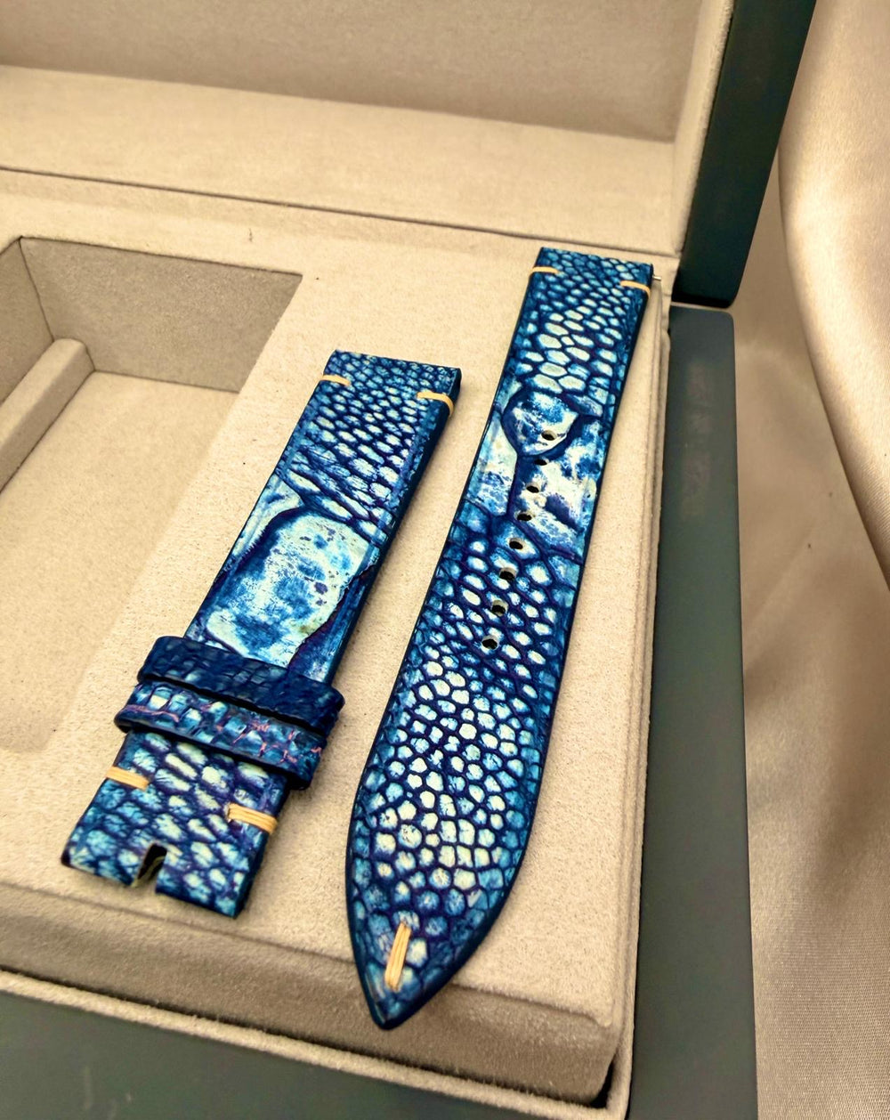 Venturer Small Seconds “Purity” 18k White Gold | Ref. 2327-0207