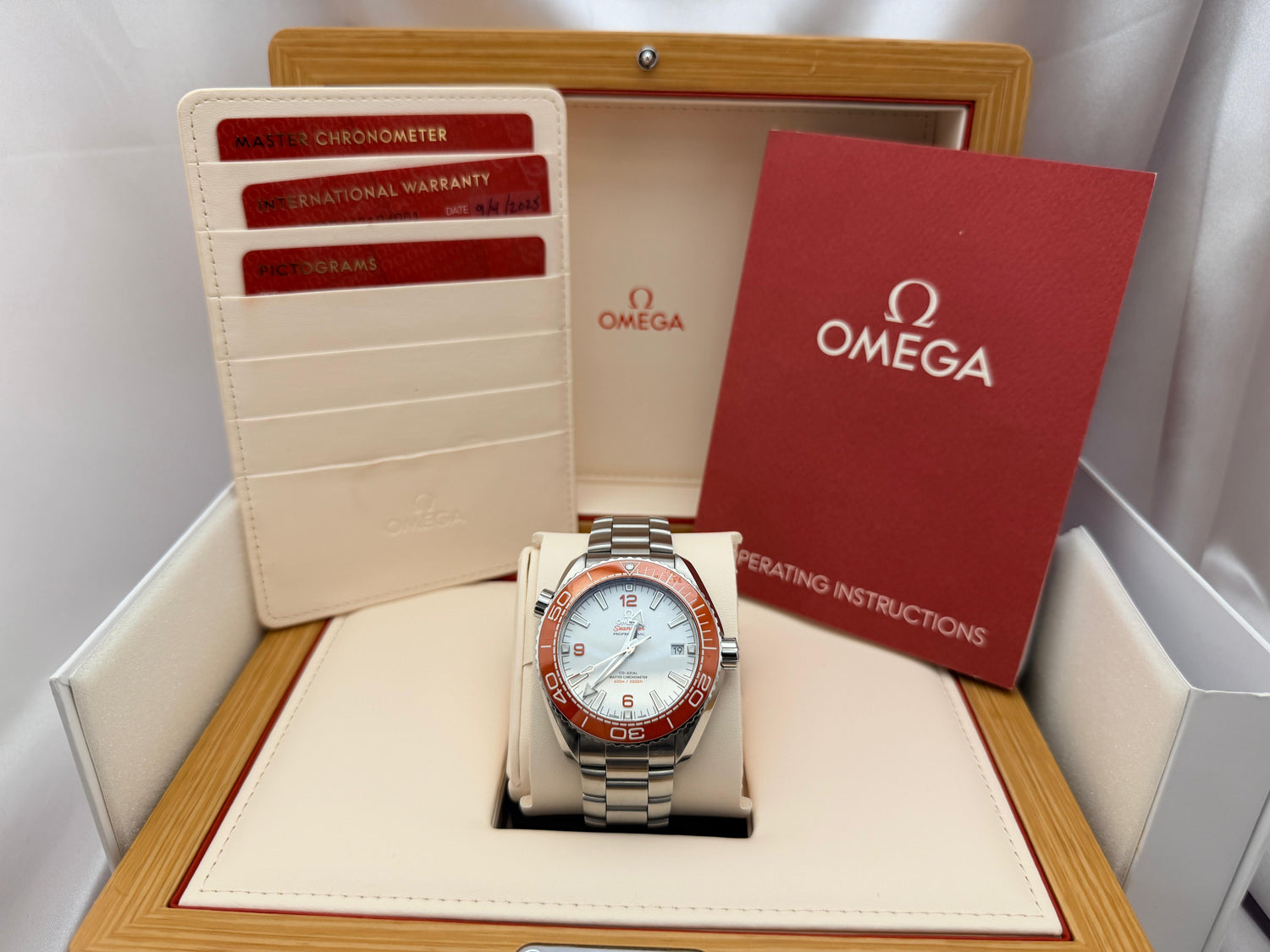 Seamaster Planet Ocean 600M "Creamsicle" White & Orange | Ref. 215.30.44.21.04.001 | 2025 Mint Full Set