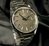 Omega Seamaster Aqua Terra 38.5mm – “Grey Skyfall Teak Dial”
Ref. 231.10.39.21.06.001 |Full Set