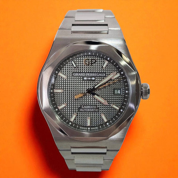 Girard-Perregaux Laureato 38mm  Sage Green Dial | Ref. 81005-11-3407-1CM | 2025 Release