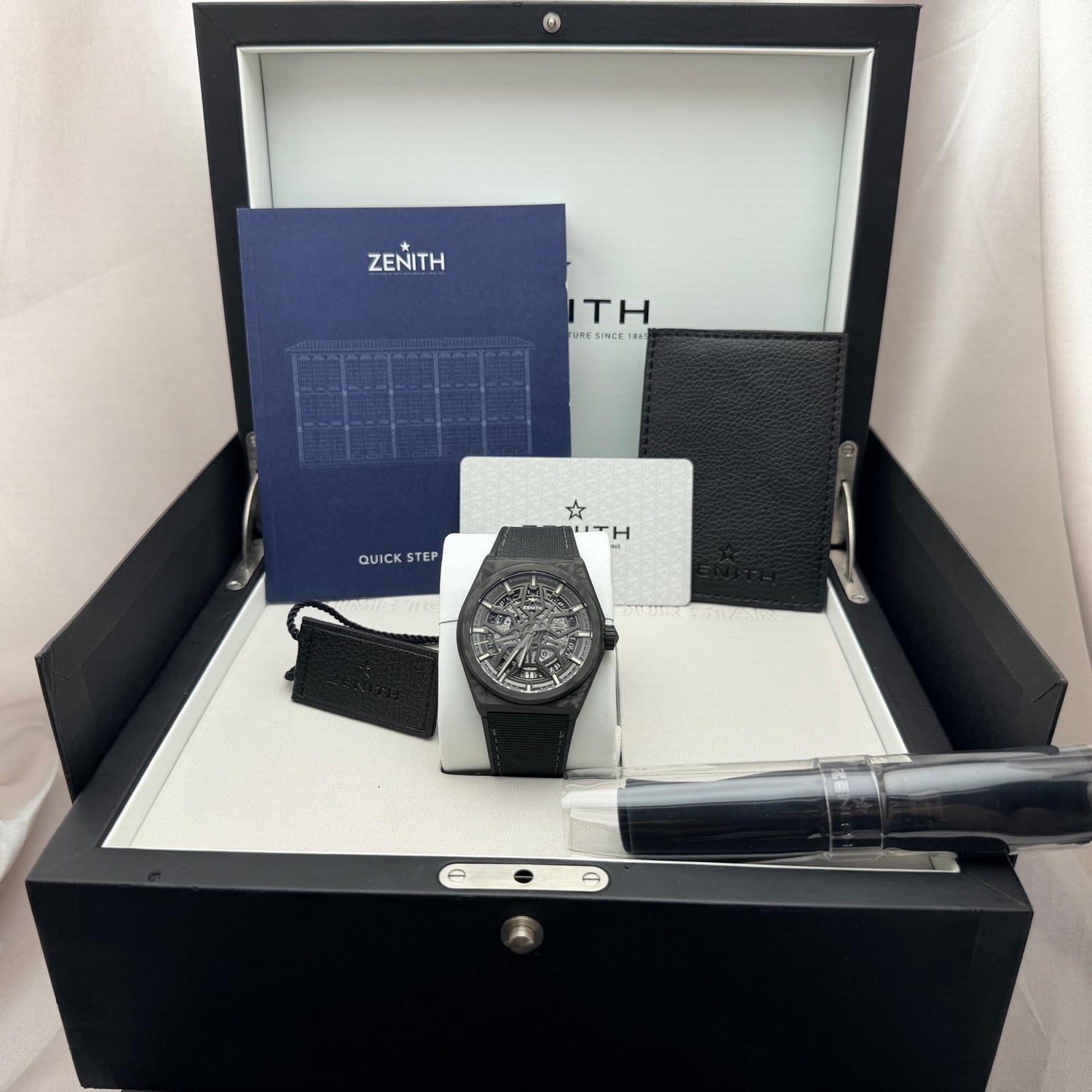 Defy Classic Carbon Skeleton 41mm | Ultra-Light 65g | Ref. 10.9000.670
