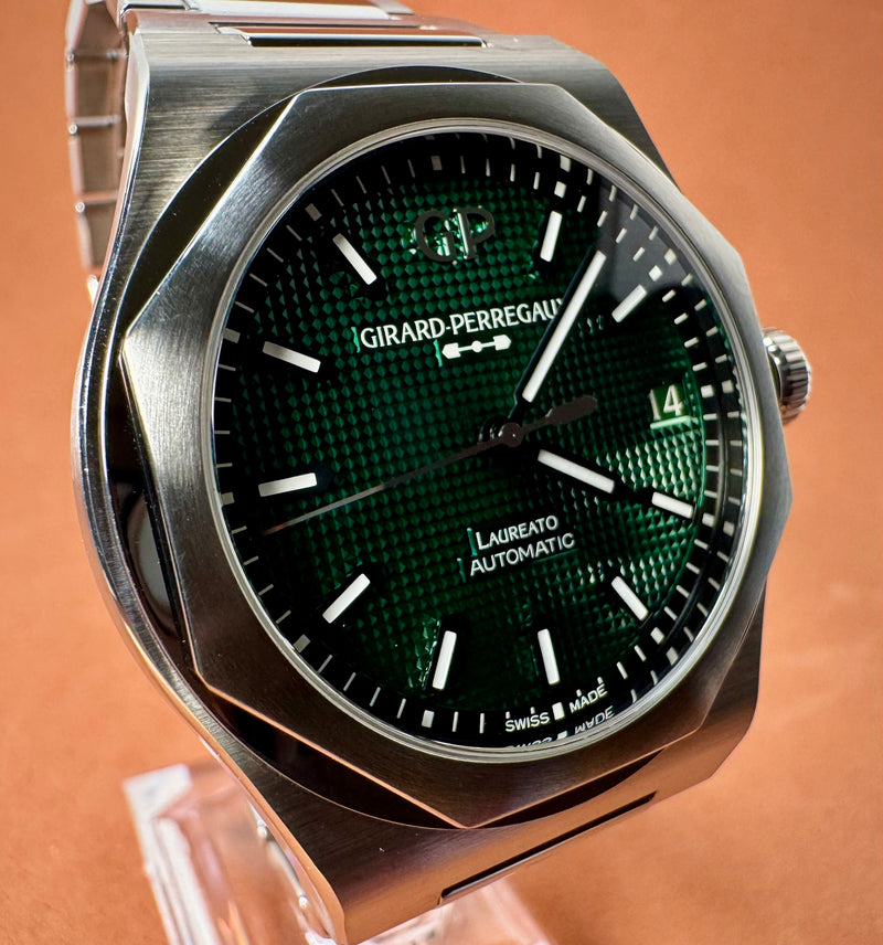 Girard-Perregaux Laureato 42mm Green Dial – Ref.81010-11-3153-1CM