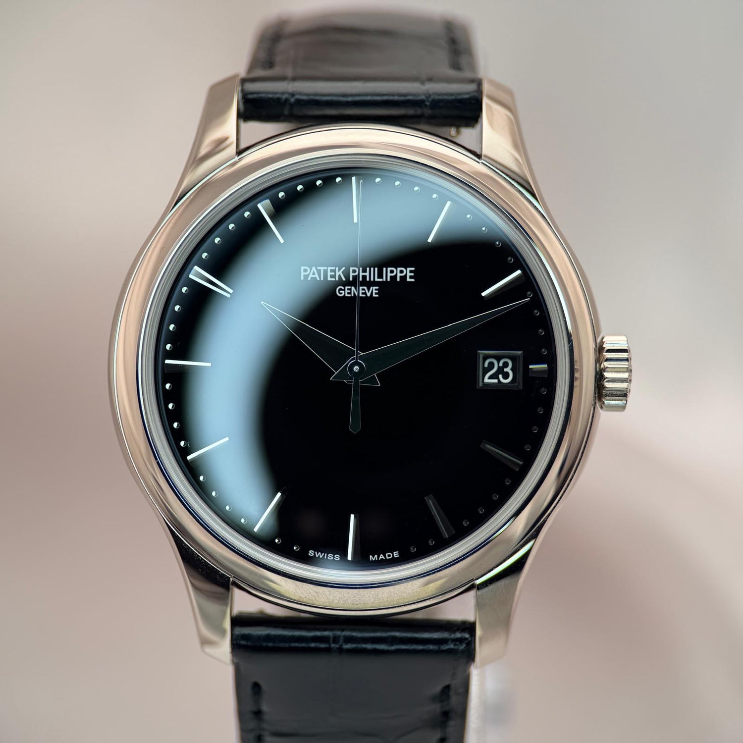 Calatrava 39mm | 18k White Gold | Black Dial | Ref. 5227G-010