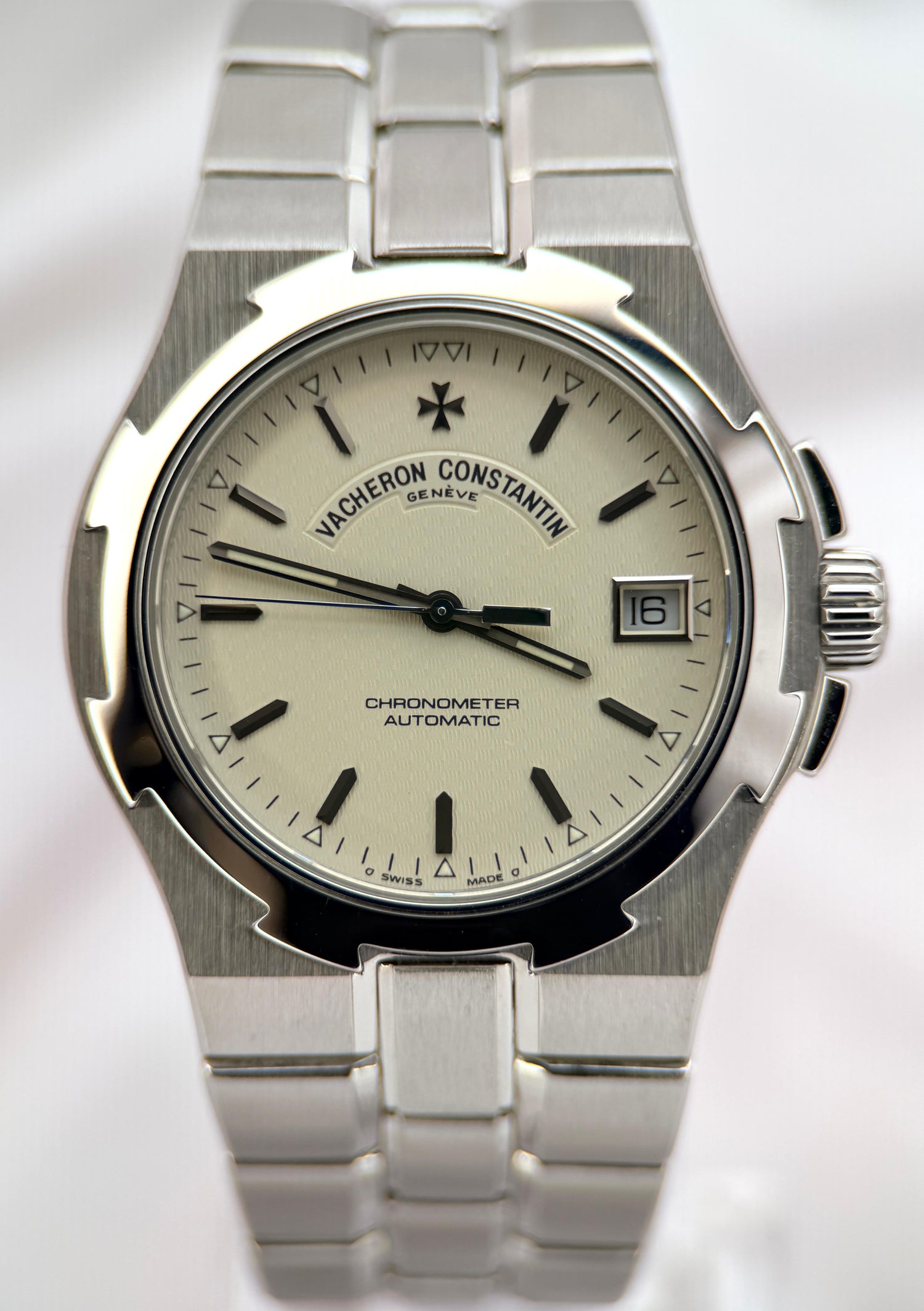 Overseas 1st Gen 37mm Silver Sigma Dial | Ref. 42042/423A-8872