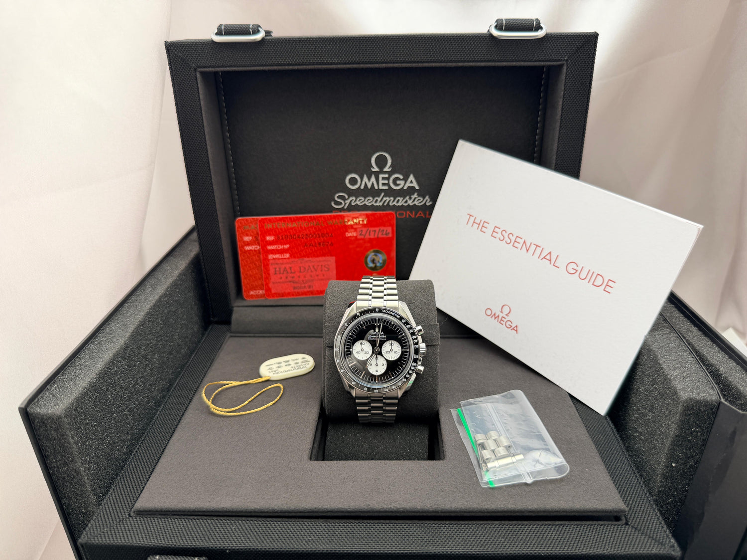 Speedmaster Professional "Reverse Panda" 42mm | Ref. 310.30.42.50.01.004 | 2026 Mint Full Set