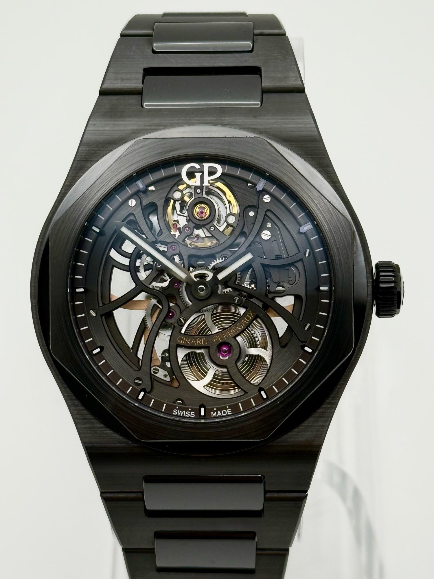 Girard-Perregaux Laureato Skeleton Ceramic 42mm | Openworked Dial | Ref. 81015-32-001-32A