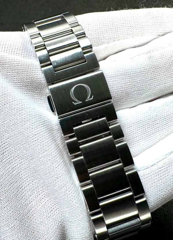 Omega Seamaster Aqua Terra Blue “Teak” Dial – Ref. 231.10.39.21.03.001
Full Set