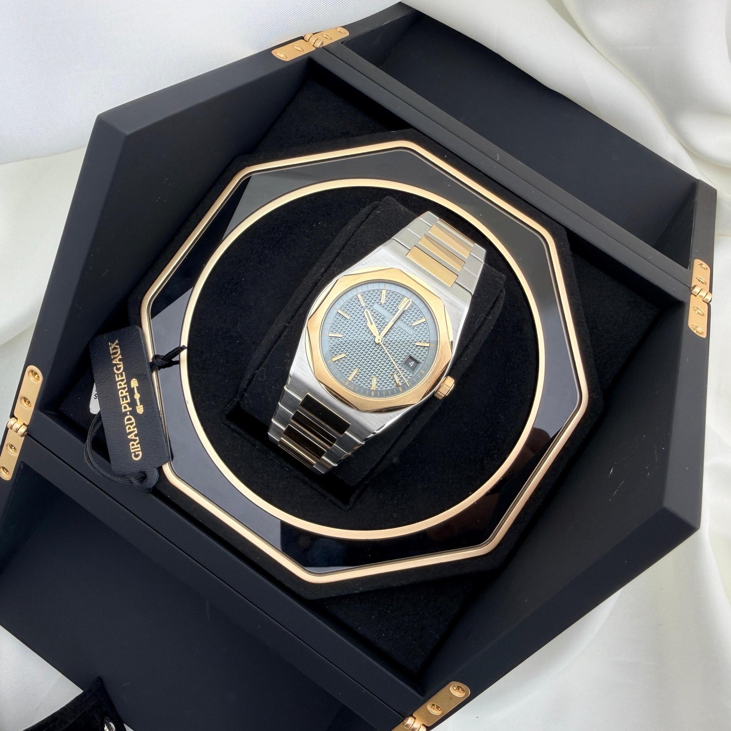 Girard-Perregaux Laureato Fifty 39mm | 50th Anniversary Limited Edition | Ref. 81008-63-3412-1CM