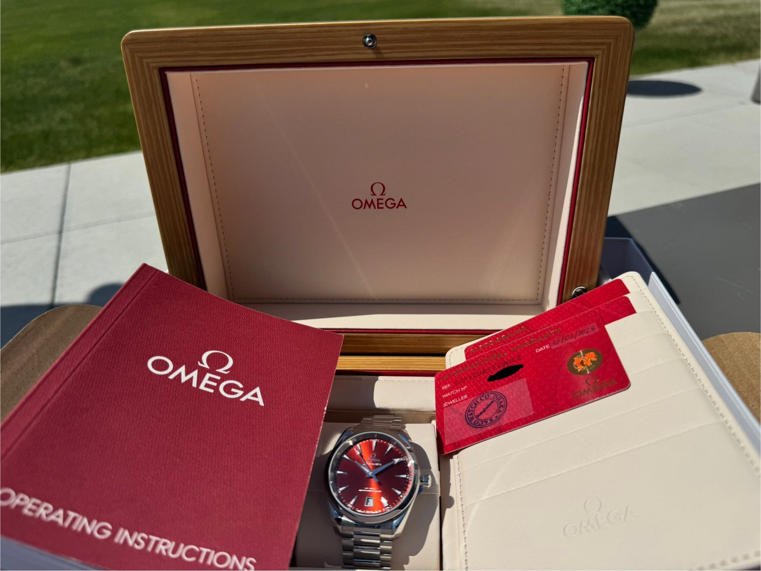 Omega Seamaster Aqua Terra Shades Red Dial | Ref. 220.10.38.20.13.003