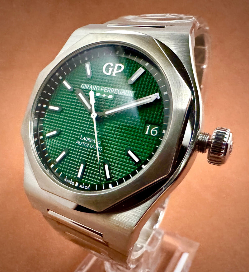 Girard-Perregaux Laureato Clous De Paris Green Dial- 81010-11-3153-1CM