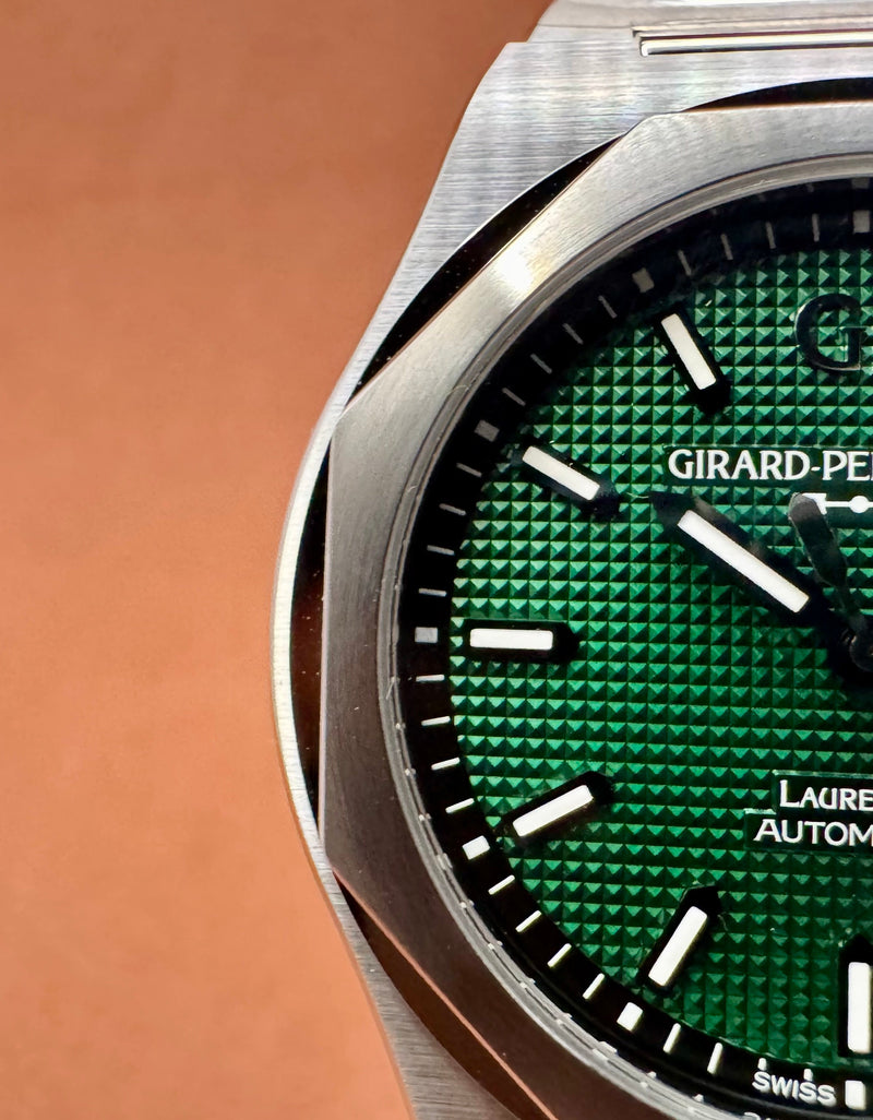Girard-Perregaux Laureato Clous De Paris Green Dial- 81010-11-3153-1CM