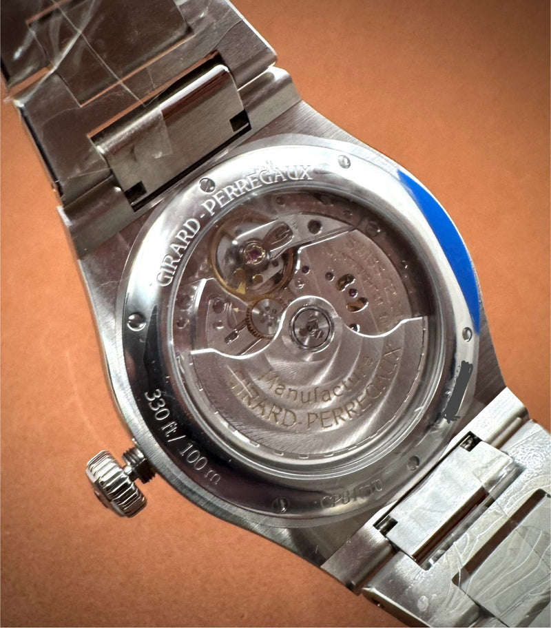 Girard-Perregaux Laureato Clous De Paris Green Dial- 81010-11-3153-1CM