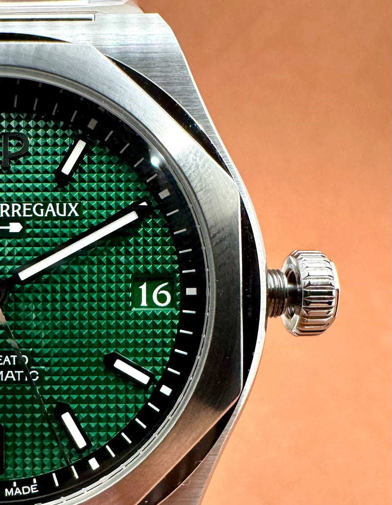 Girard-Perregaux Laureato Clous De Paris Green Dial- 81010-11-3153-1CM