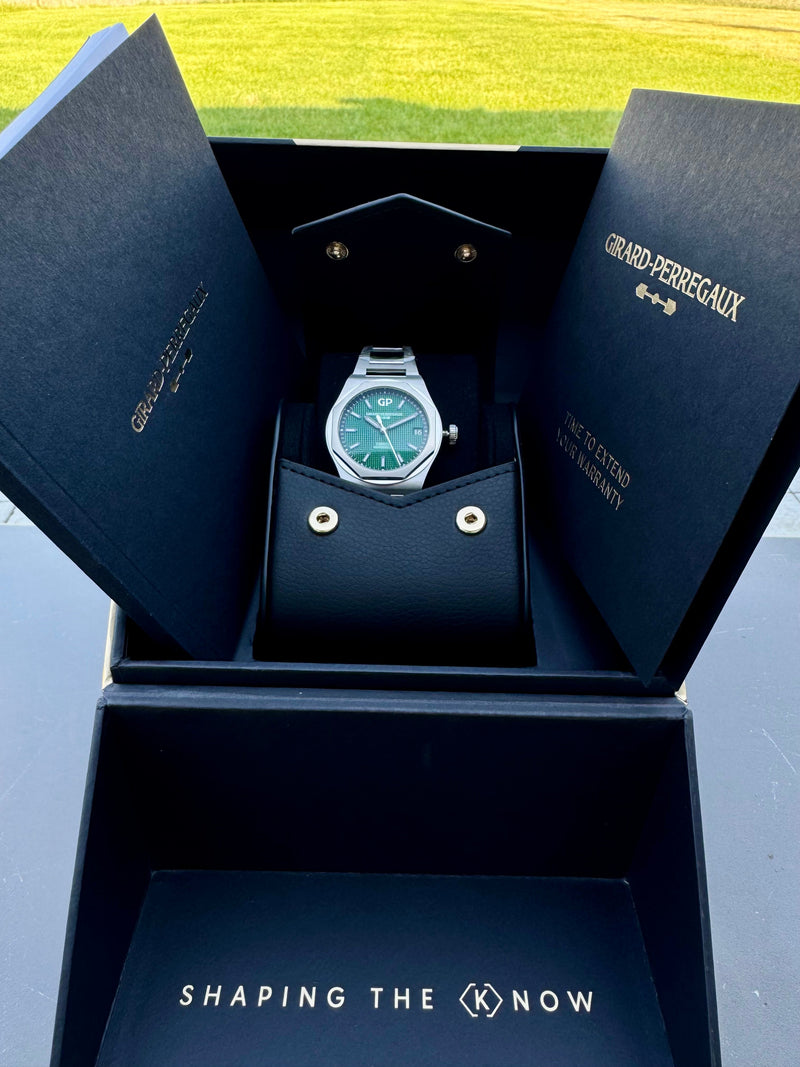 Girard-Perregaux Laureato Clous De Paris Green Dial- 81010-11-3153-1CM