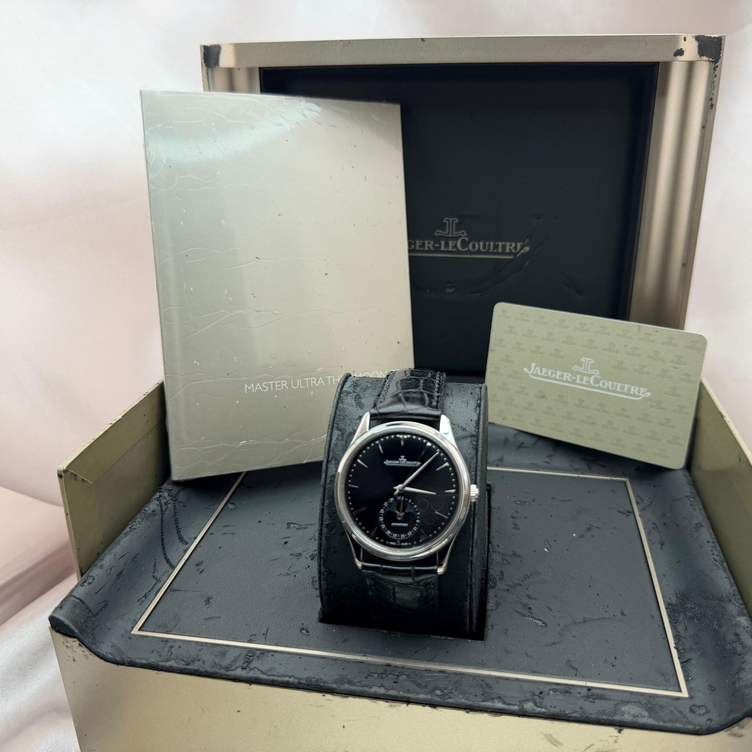 Jaeger-LeCoultre Master Ultra Thin Moon 39mm | Black Sunburst Dial | Ref. Q1368470