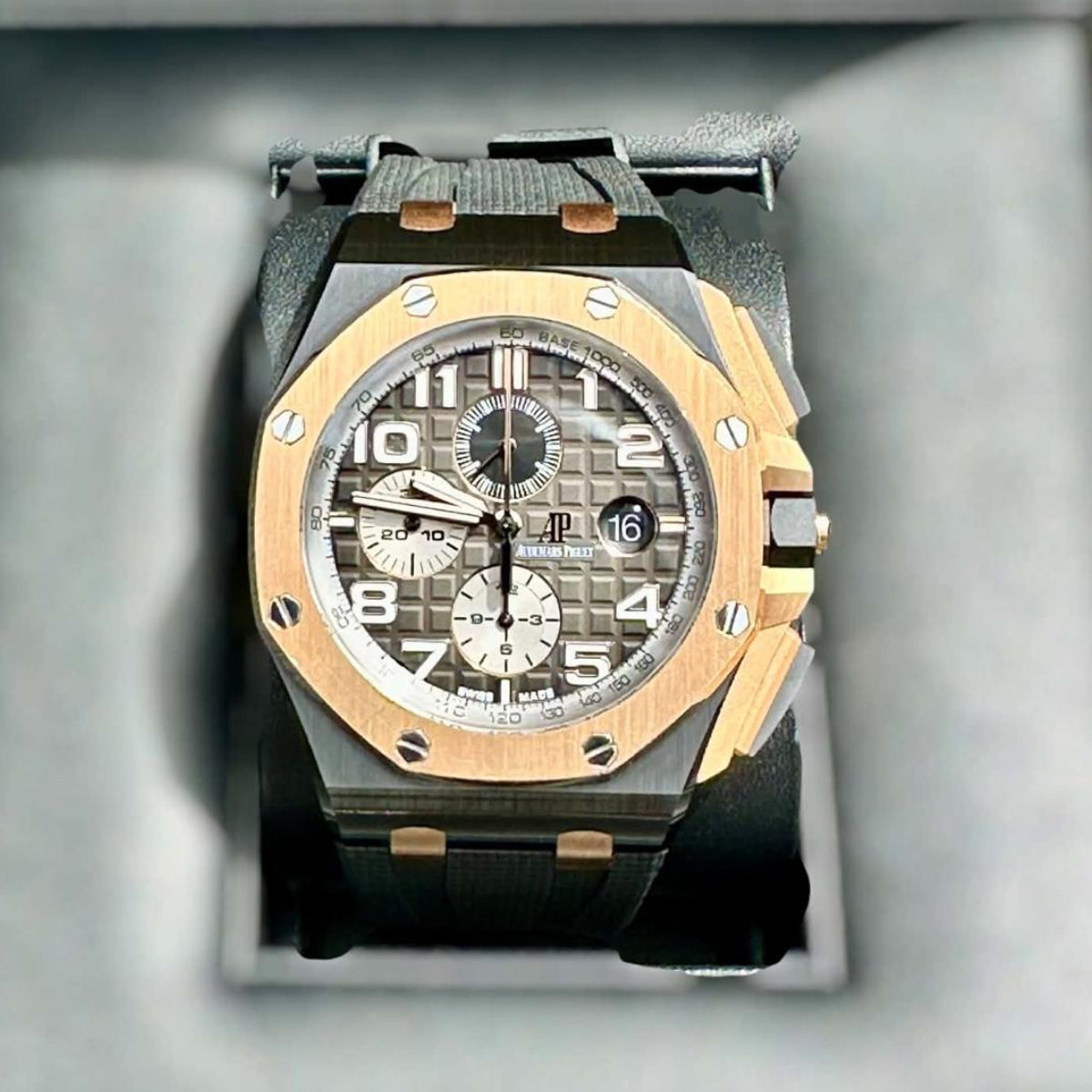 Royal Oak Offshore 44mm Titanium & Rose Gold | Ref. 26405NR | Full Set