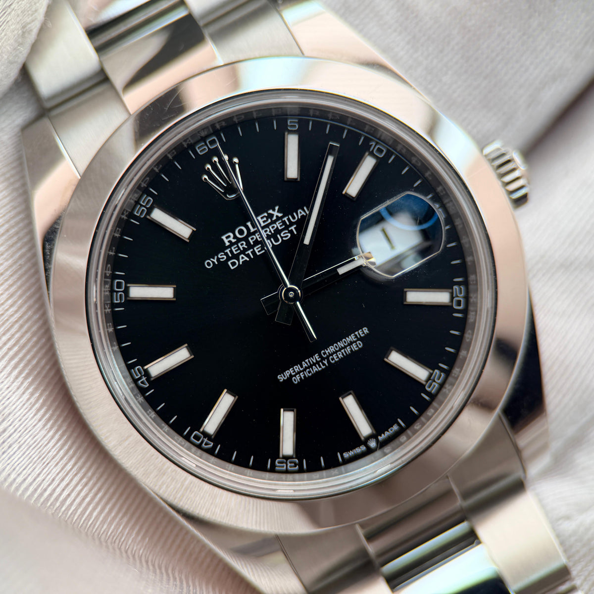 Datejust 41 Bright Black Dial Smooth Bezel 126300 | 2025 Unpolished Full Set (Warranty to 2030)