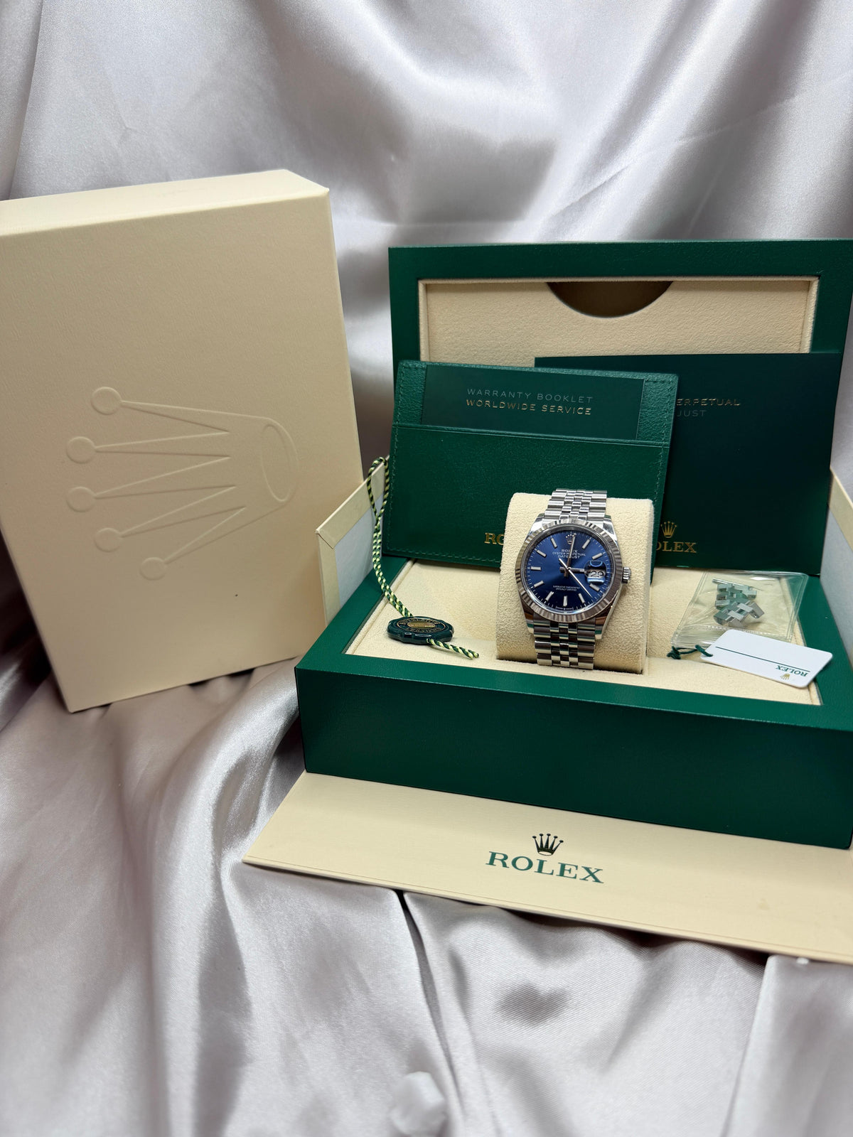 Datejust 36 Sunburst Blue Dial Fluted Bezel Jubilee 126234 | 2024 Full Set (Warranty to 2029)