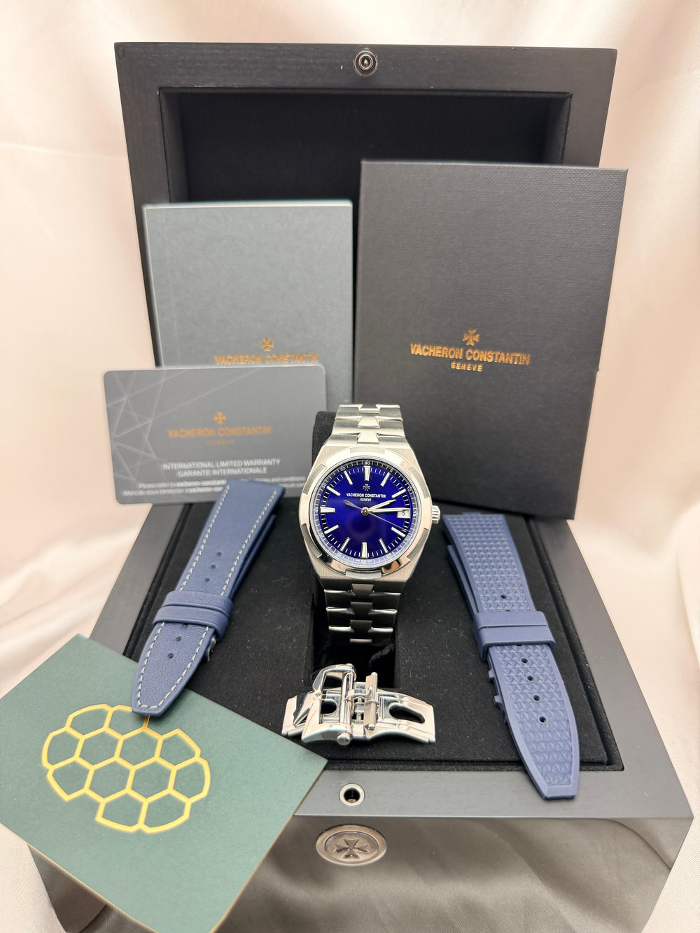 Overseas 41mm Deep Blue Dial 4520V/210A | 2024 Mint Full Set (3 Straps)