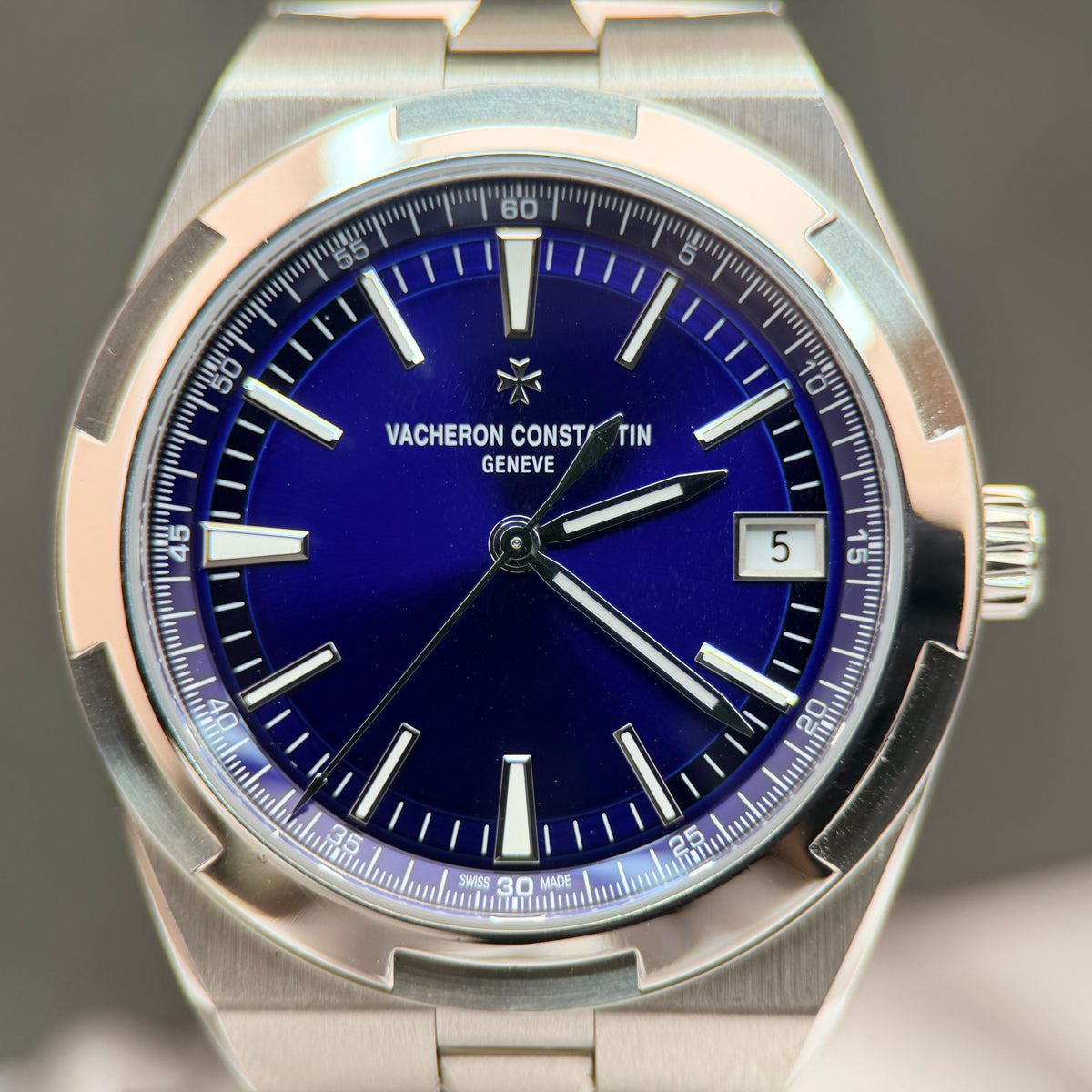 Overseas 41mm Deep Blue Dial 4520V/210A | 2024 Mint Full Set (3 Straps)