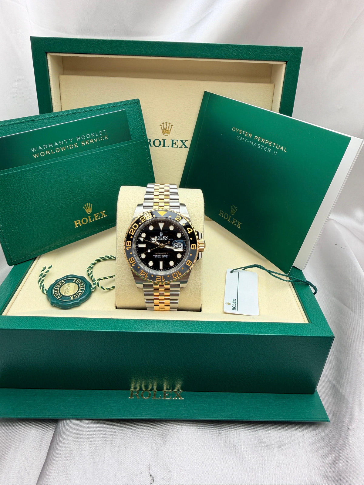 GMT-Master II بقطر 40 ملم ثنائي اللون "Guinness" 126713GRNR | 2026 بحالة ممتازة، طقم كامل