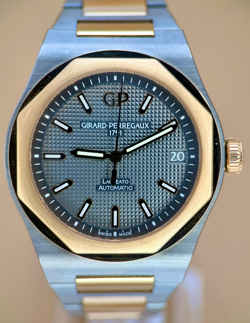 Laureato 42mm Titanium & 18K Rose Gold Grey Dial 81010-26-232-26A | 2020 Very Good Full Set